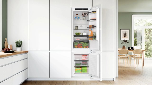 Bosch KIN96SFD0 Serie 4 beépíthető kombinált hűtőszekrény, 215+75 liter, NoFrost, D - Beépíthető hűtő, fagyasztó, borhűtő